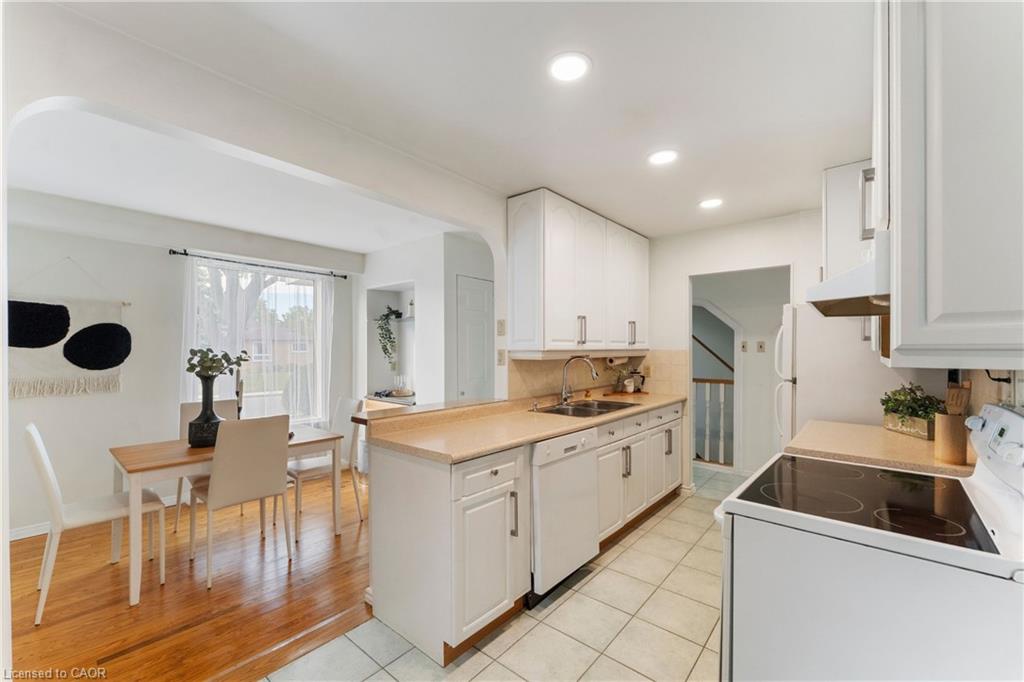 204 Birchcliffe Crescent Property Photo 12