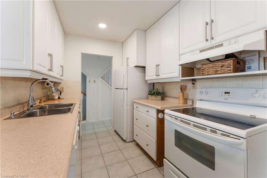 204 Birchcliffe Crescent Property Photo 14
