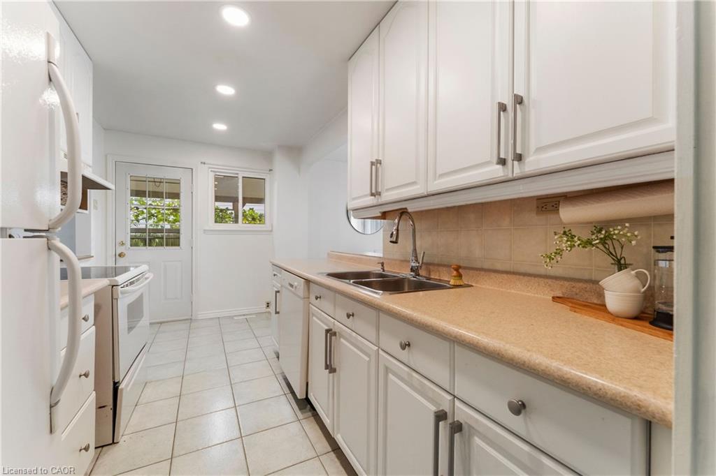 204 Birchcliffe Crescent Property Photo 15