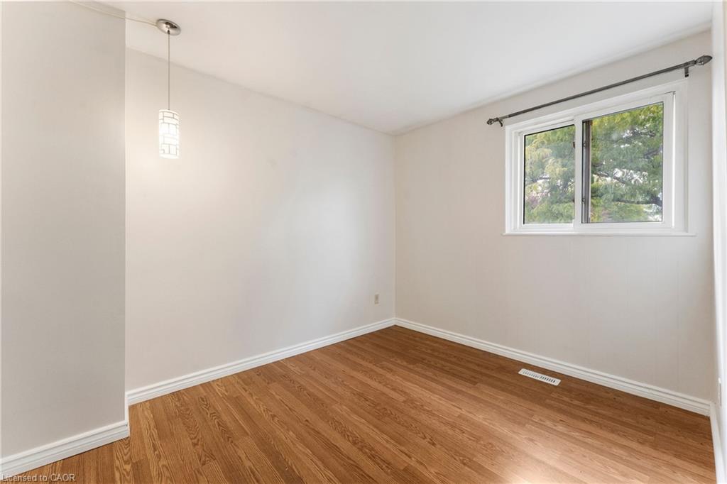 204 Birchcliffe Crescent Property Photo 25