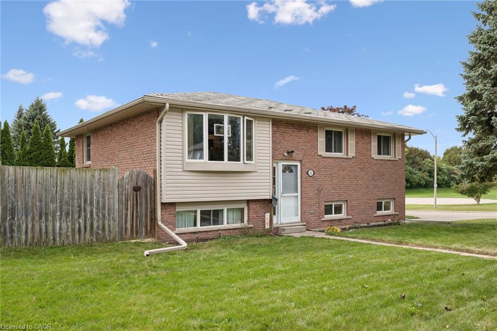 121 Nathaniel Crescent Property Photo 1
