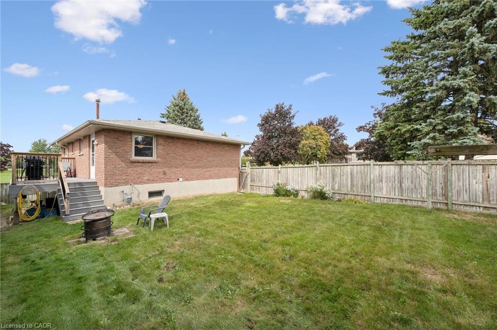 121 Nathaniel Crescent Property Photo 4