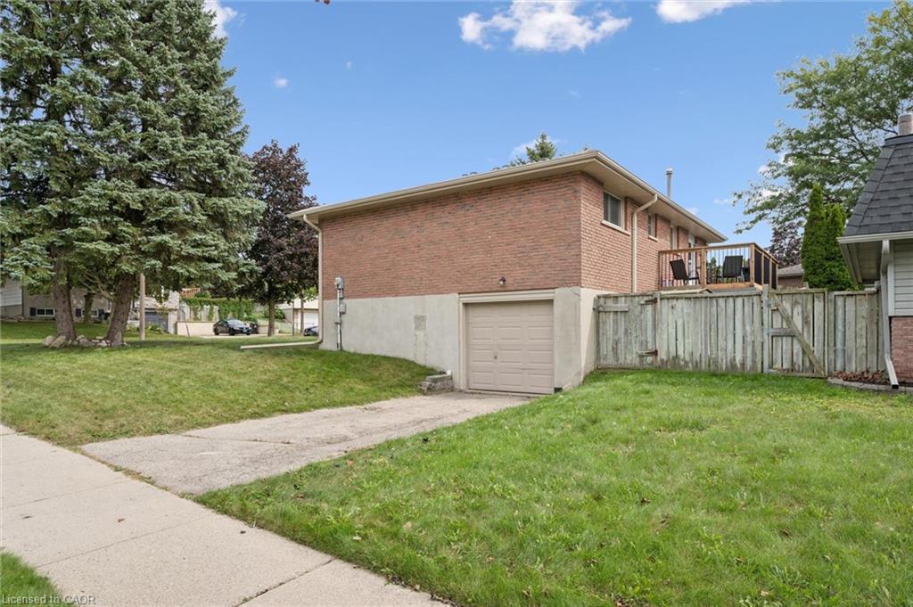 121 Nathaniel Crescent Property Photo 6