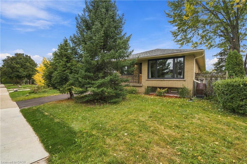 662 Dynes Road Property Photo 2
