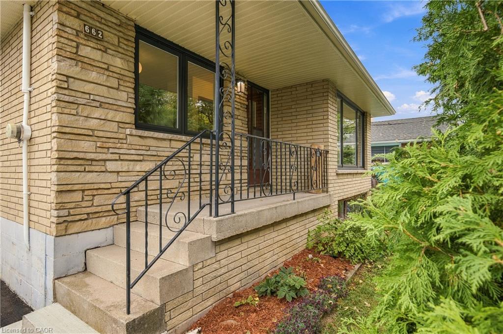 662 Dynes Road Property Photo 4