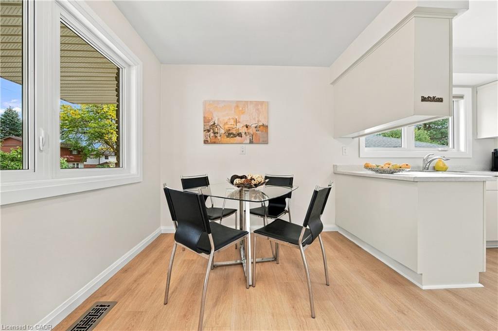 662 Dynes Road Property Photo 10