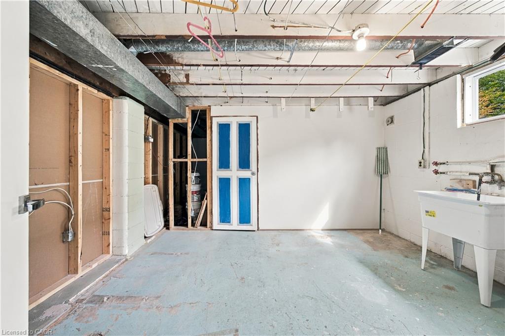 662 Dynes Road Property Photo 35
