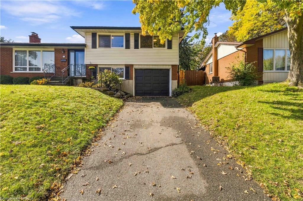 22 Applewood Crescent Property Photo 1