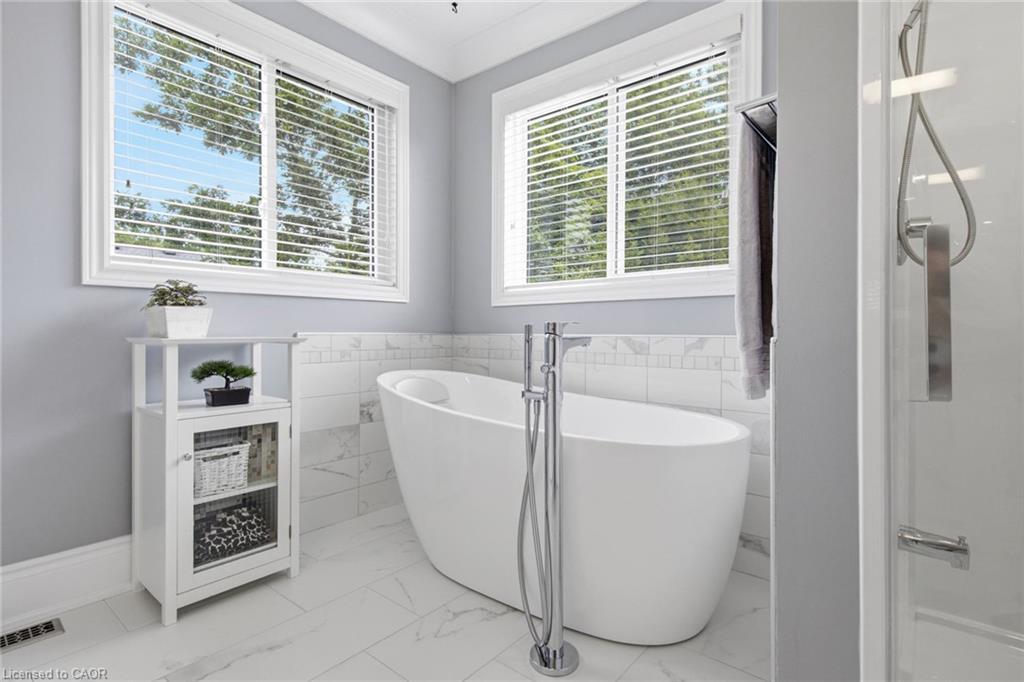 196 Harwood Road Property Photo 22