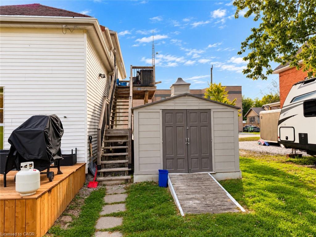 16 Alma Street N Property Photo 6