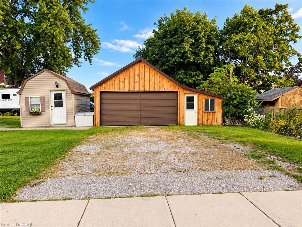 16 Alma Street N Property Photo 7
