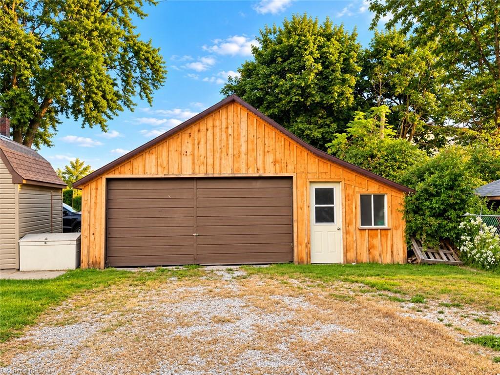 16 Alma Street N Property Photo 8
