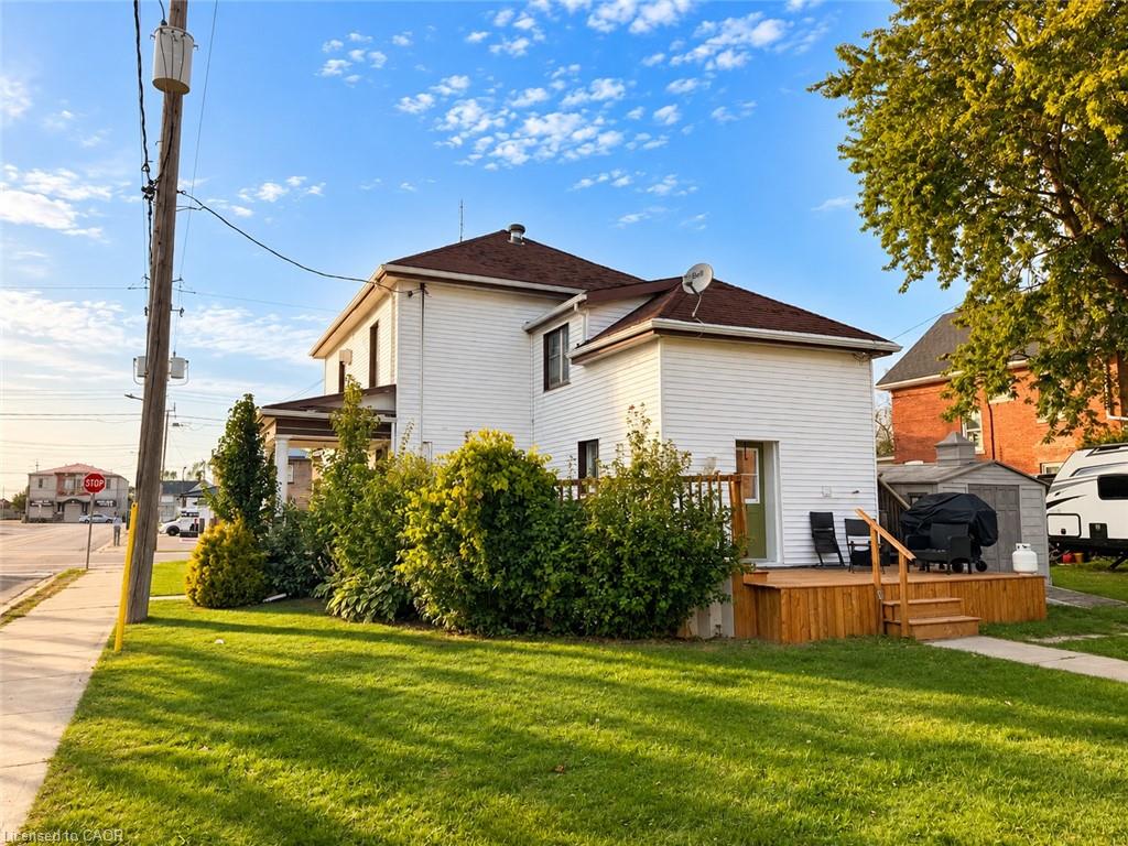 16 Alma Street N Property Photo 10