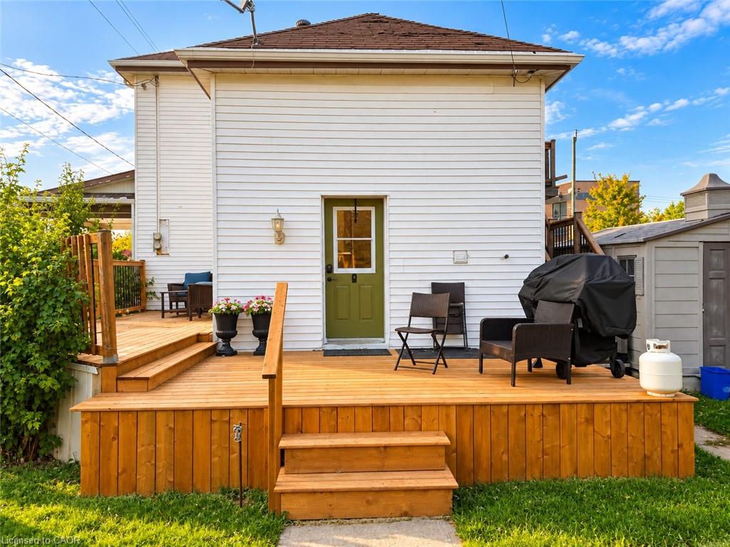 16 Alma Street N Property Photo 11