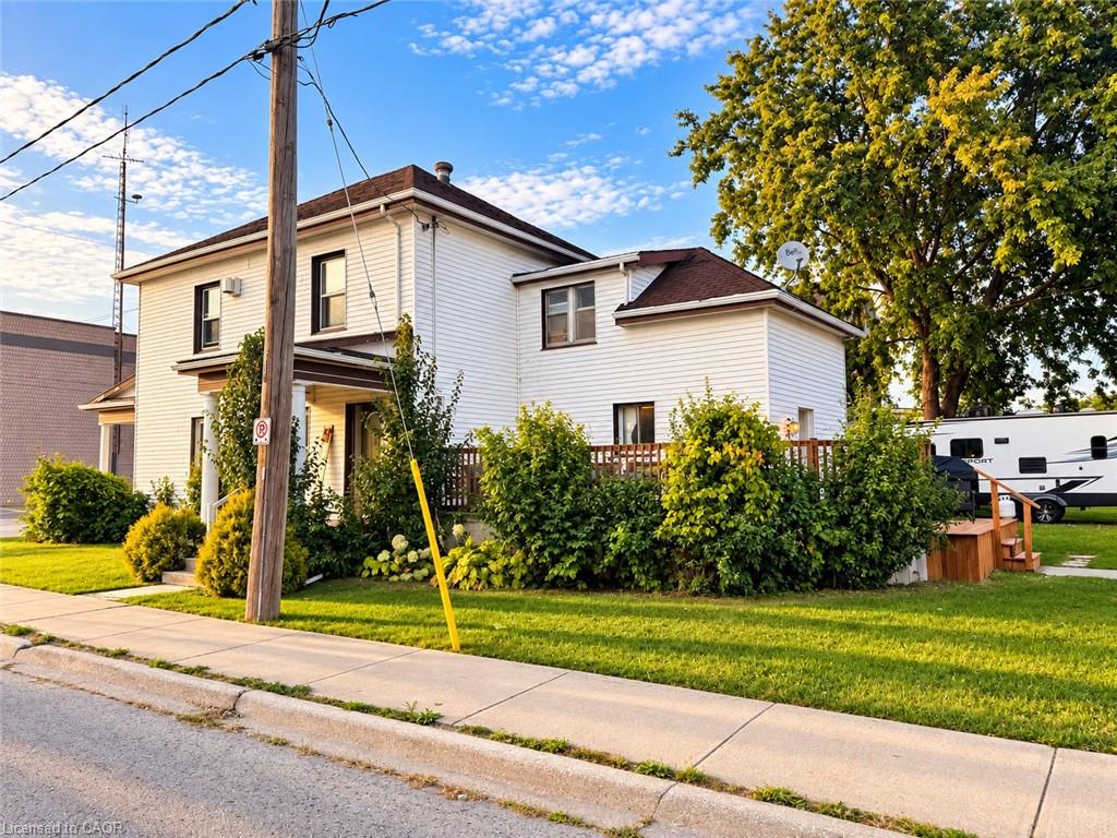 16 Alma Street N Property Photo 13