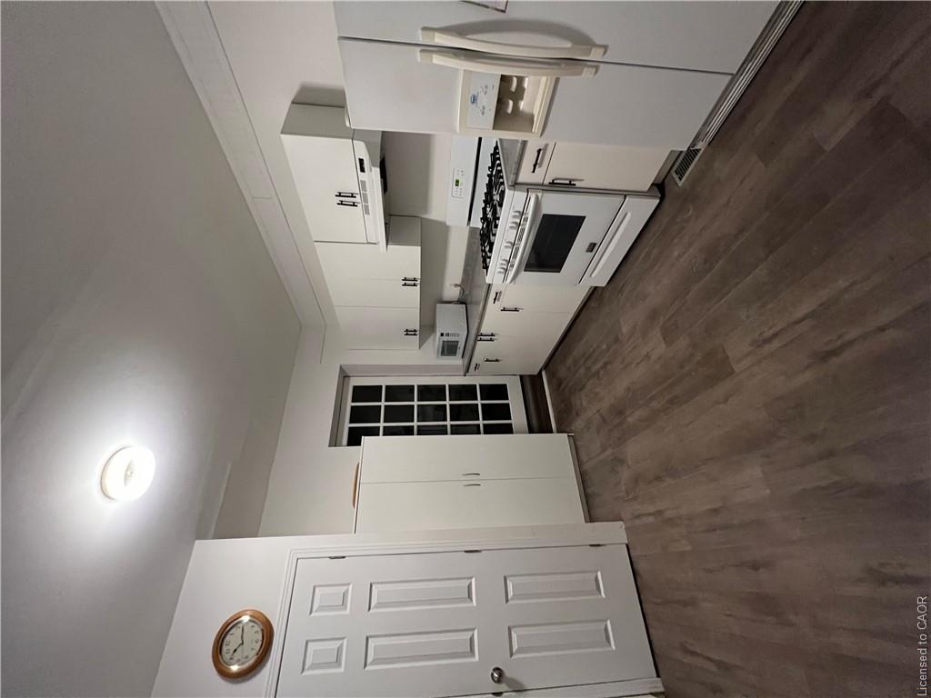16 Alma Street N Property Photo 16