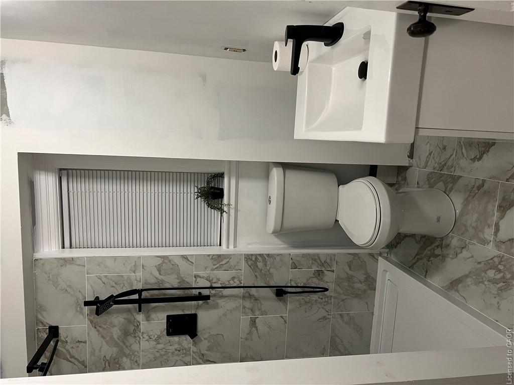 16 Alma Street N Property Photo 21