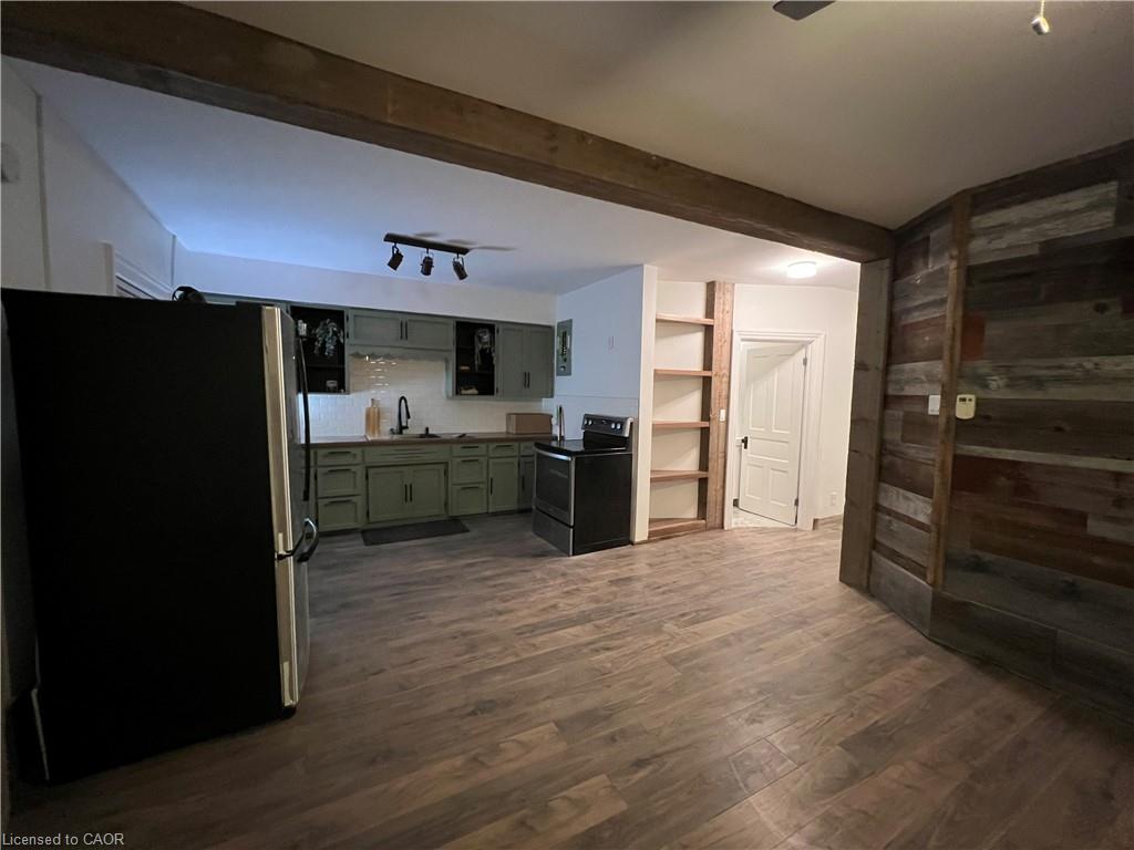 16 Alma Street N Property Photo 31