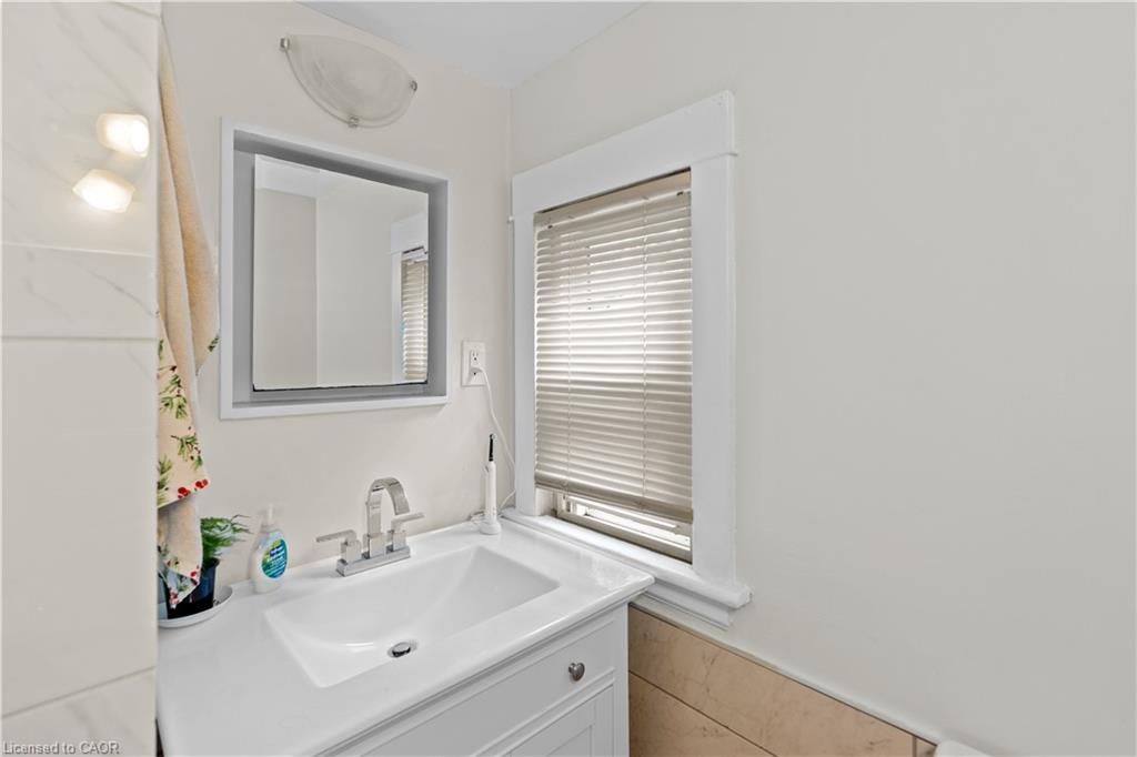 33 Cline Avenue N Property Photo 8