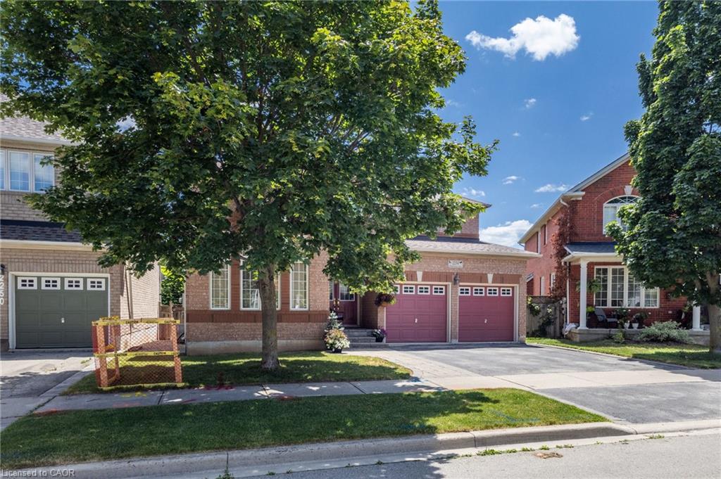 2254 Dunforest Crescent Property Photo 3