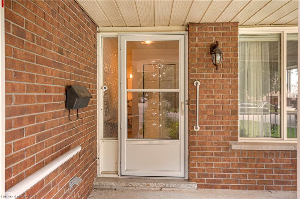 598 Black Oak Crescent Property Photo 4