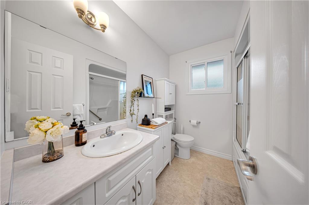 598 Black Oak Crescent Property Photo 15