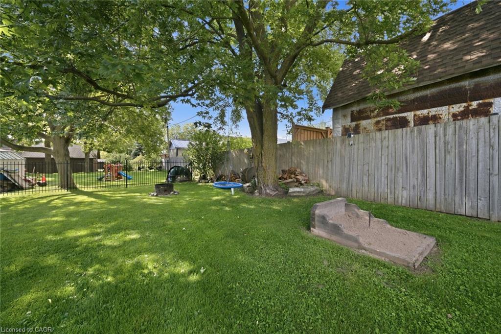 2214 William Shakespeare Street Property Photo 37