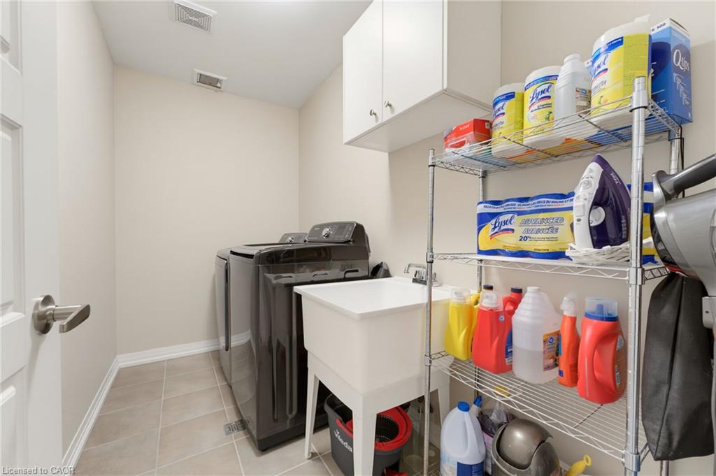 739 Banks Crescent Property Photo 22