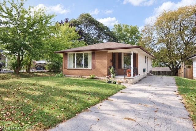 90 Pepperwood Crescent Property Photo 1