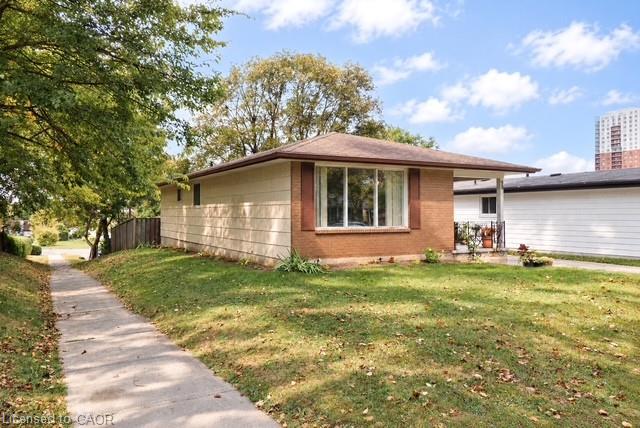 90 Pepperwood Crescent Property Photo 2