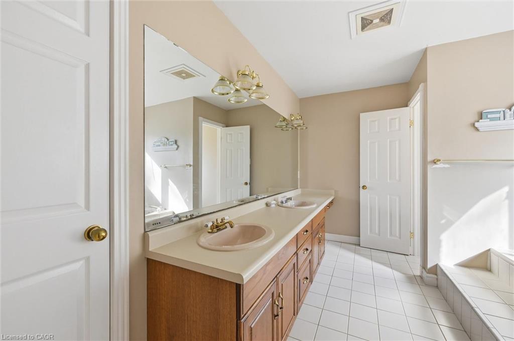 872 6th Conc Road W Property Photo 25