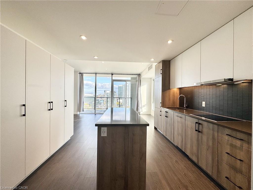 1412-741 King Street W Property Photo 15