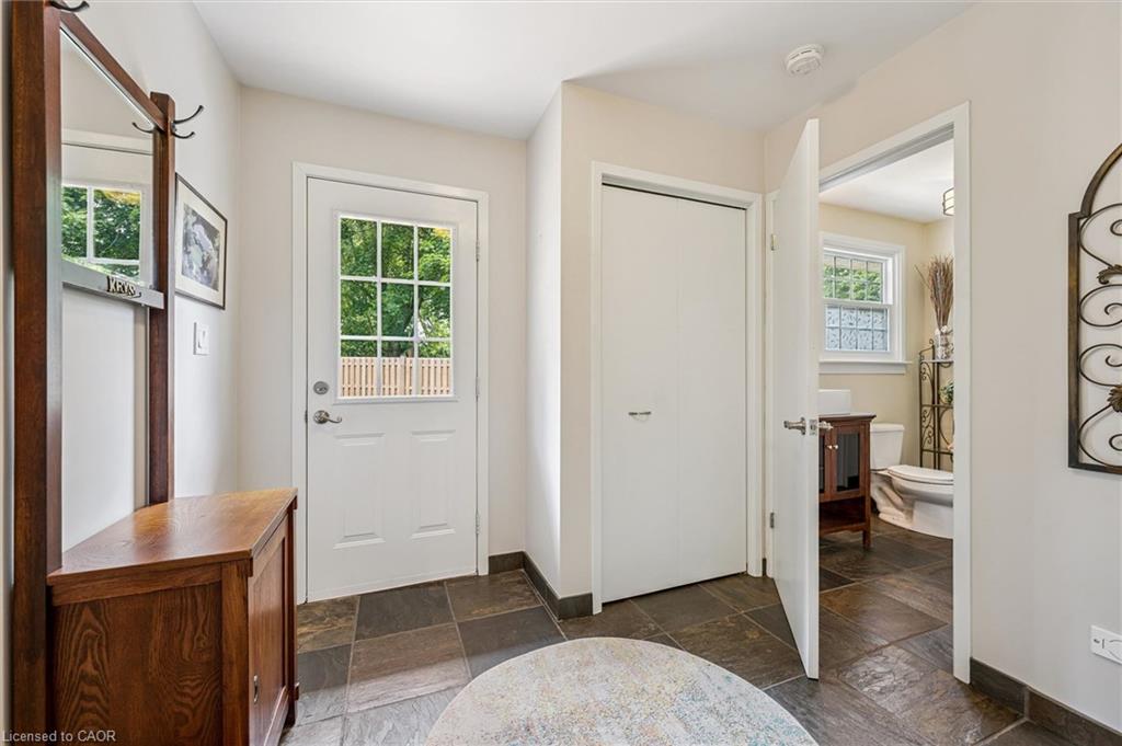7 King Street Property Photo 29