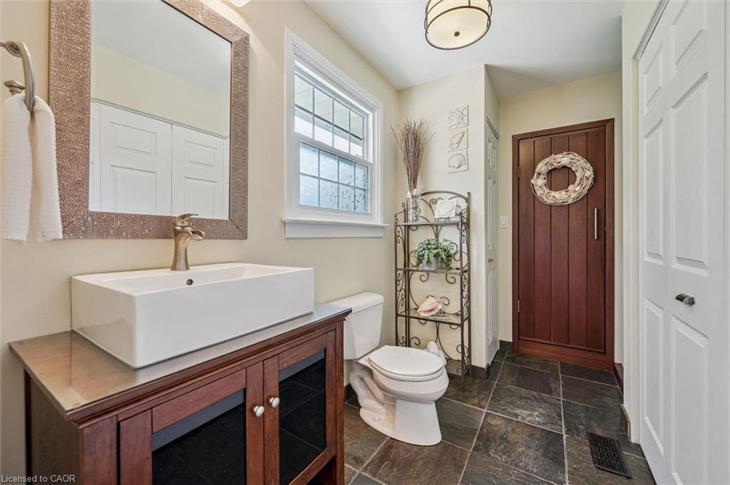 7 King Street Property Photo 30