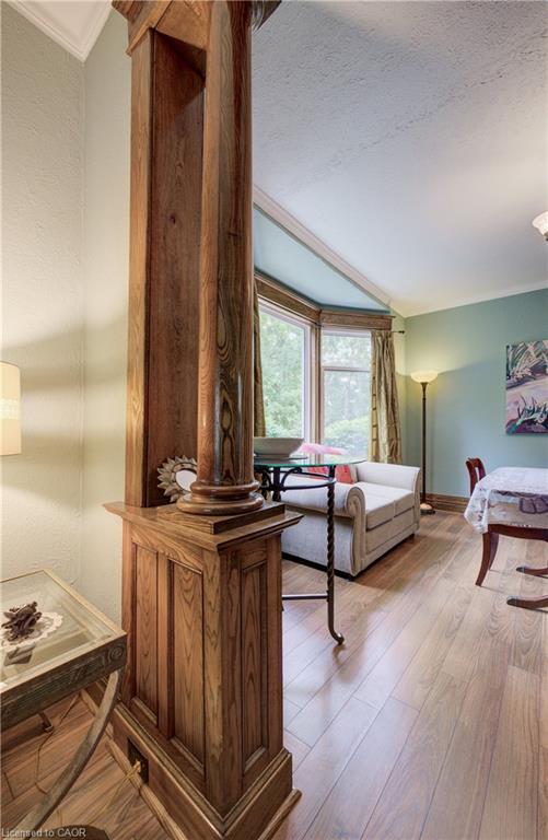 46 Ellen Street W Property Photo 15