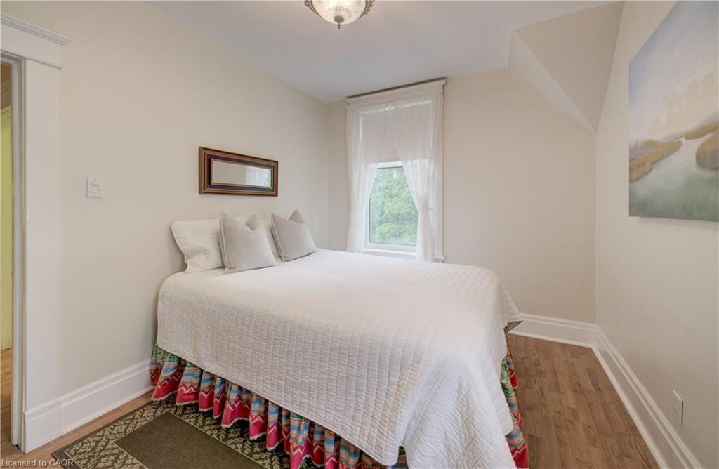 46 Ellen Street W Property Photo 28