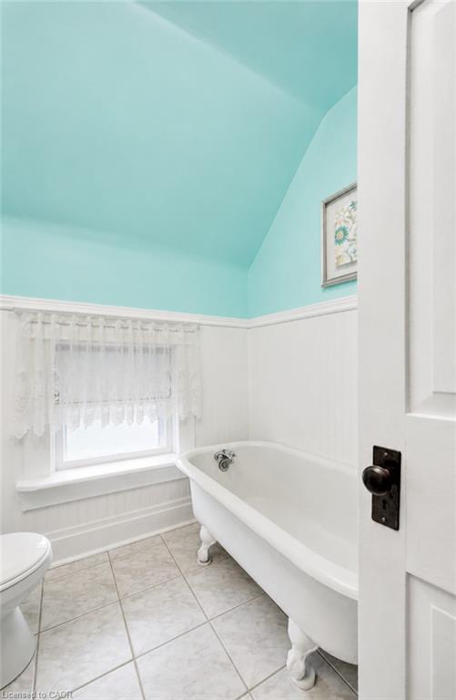 46 Ellen Street W Property Photo 31