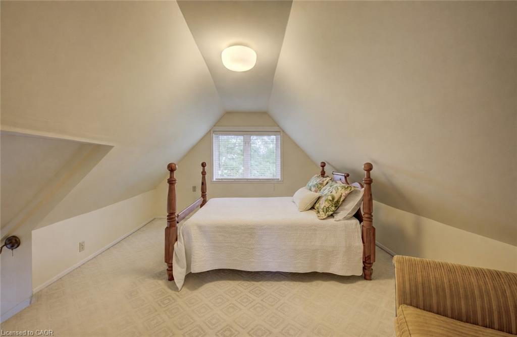 46 Ellen Street W Property Photo 33
