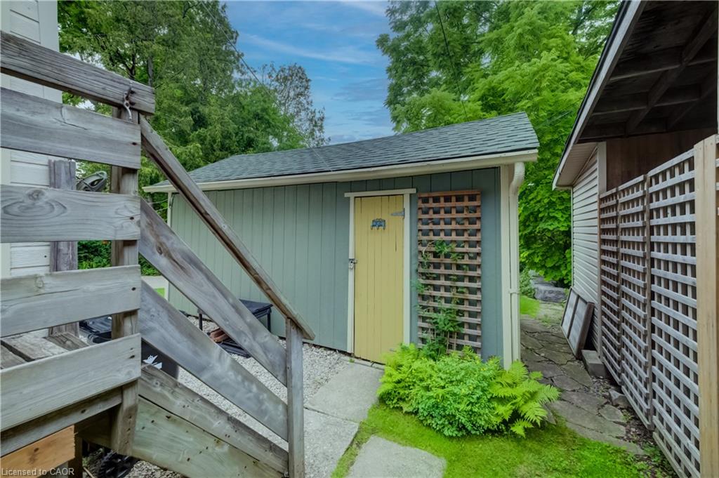 46 Ellen Street W Property Photo 38