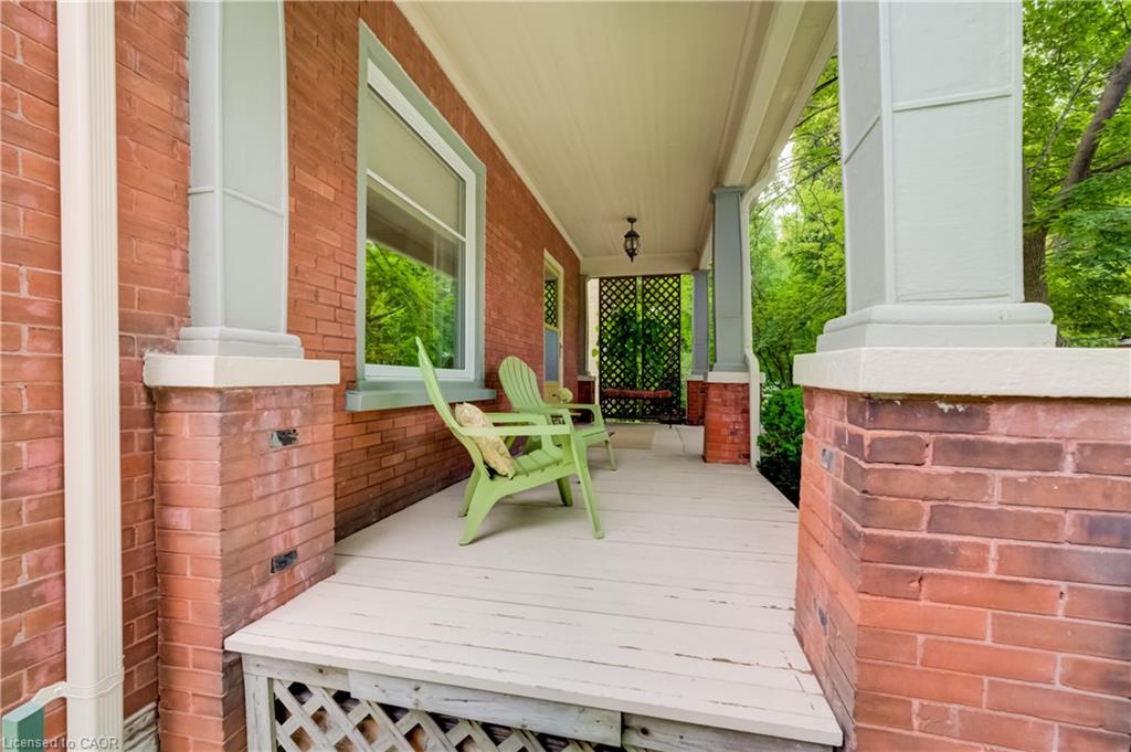 46 Ellen Street W Property Photo 5