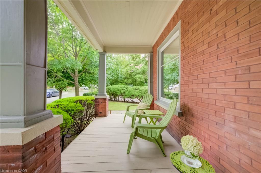 46 Ellen Street W Property Photo 6