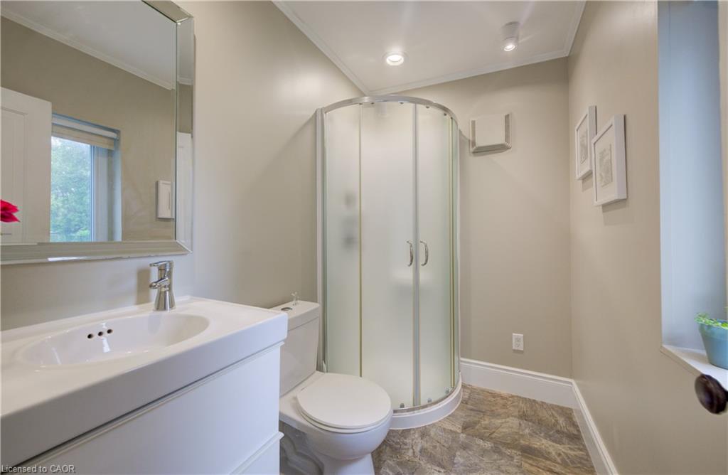 46 Ellen Street W Property Photo 19