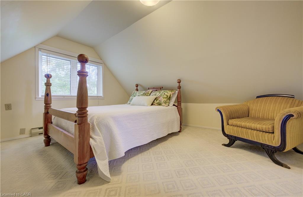 46 Ellen Street W Property Photo 33
