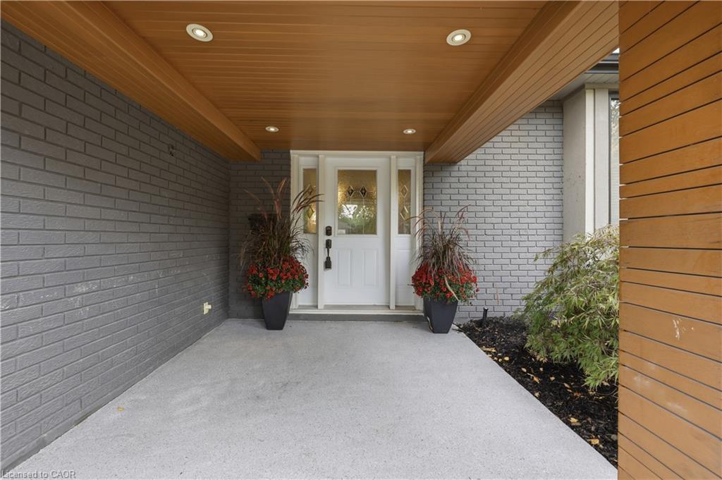 134 Fairwood Place W Property Photo 4
