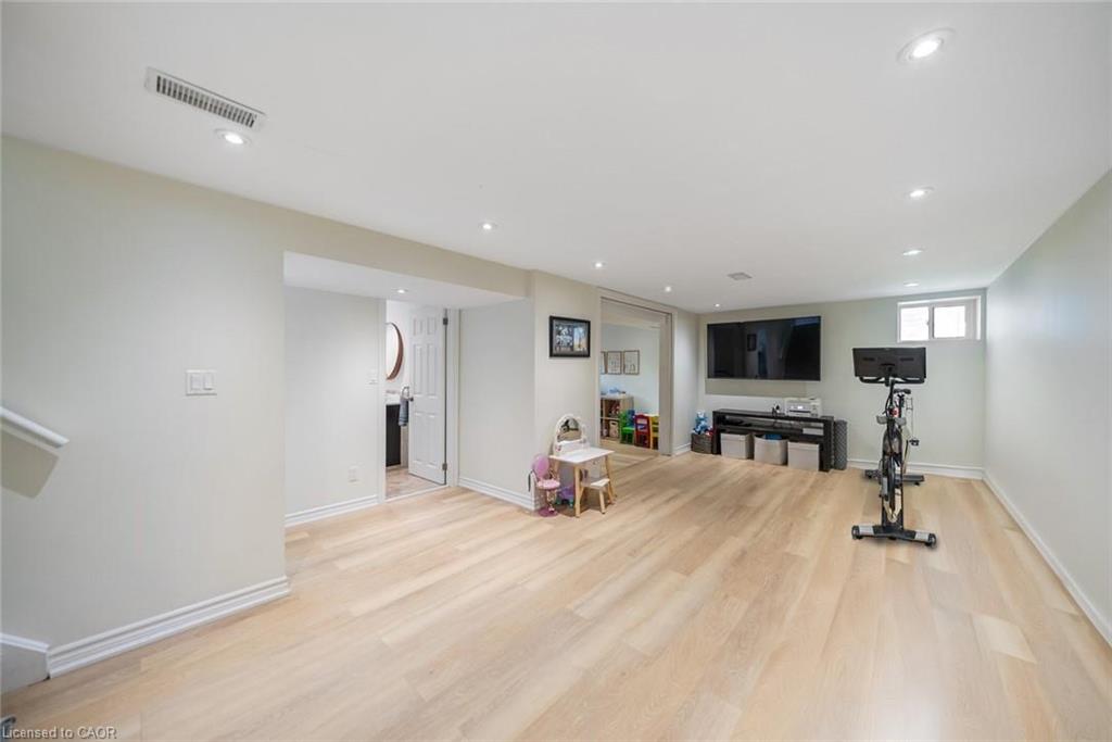 134 Fairwood Place W Property Photo 31