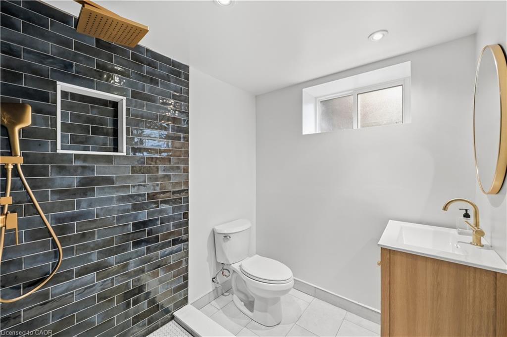 134 Fairwood Place W Property Photo 34
