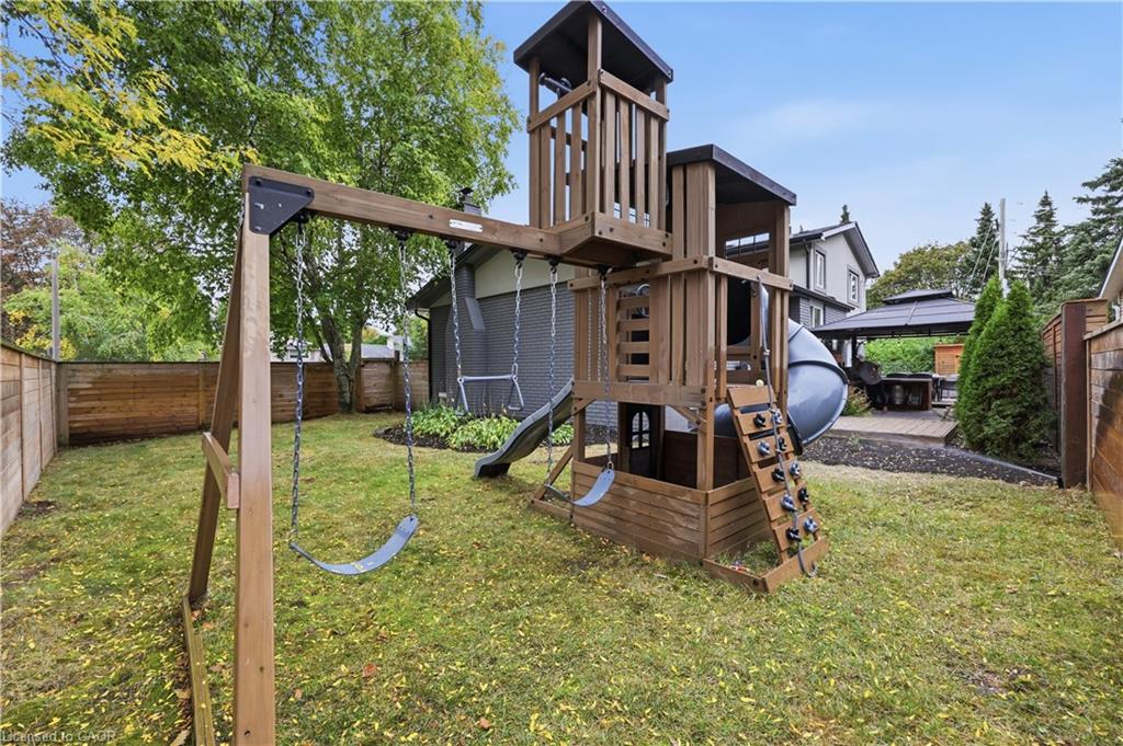 134 Fairwood Place W Property Photo 47