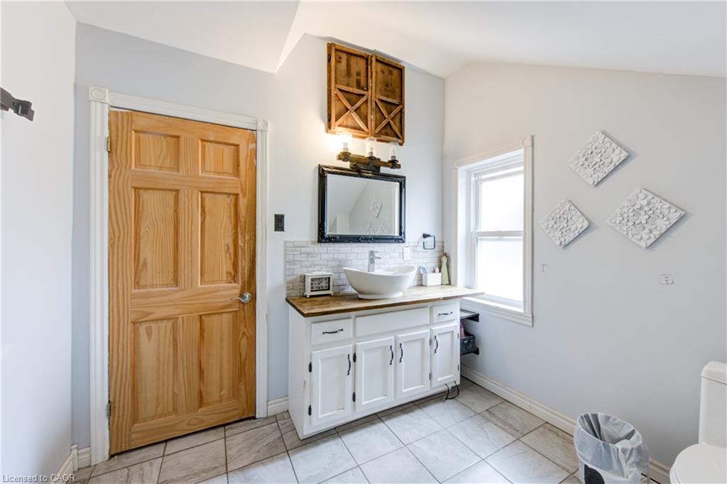 137 Wellington Street Property Photo 30