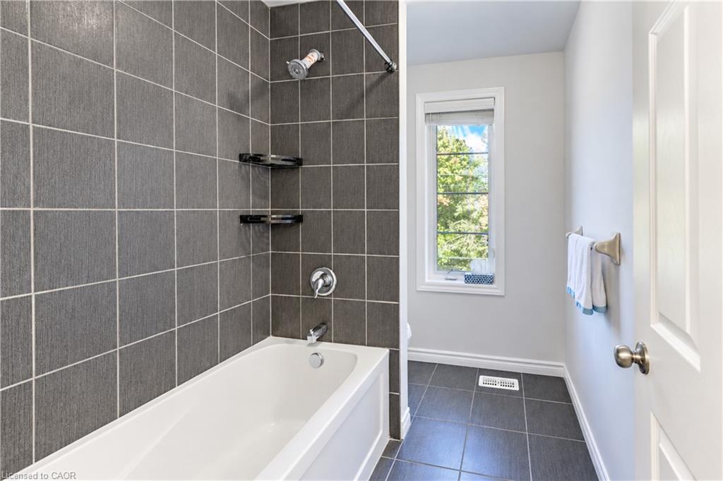 365 Woolwich Street Property Photo 14