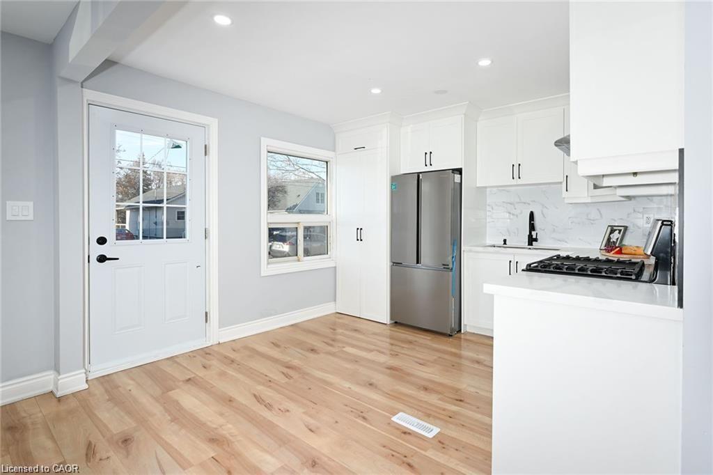 213 East 28th Street Property Photo 3